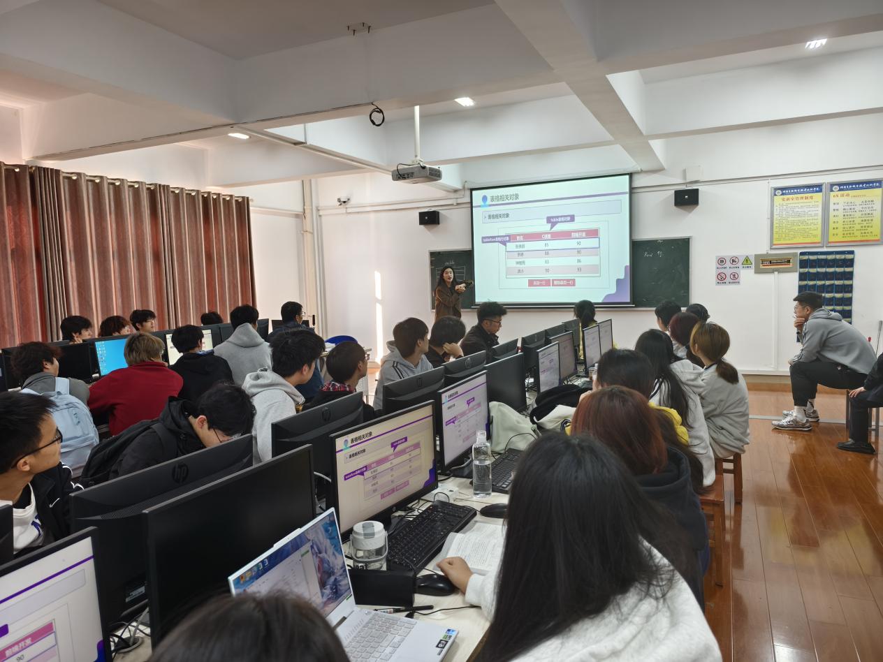 網絡與軟件教研室“三課活動”順利開展，以技術開發與銷售協同共促教學質量提升